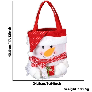 Dettaglio del sacchetto regalo pupazzo di neve in maglia, misure 43,5x24,5cm e sciarpa