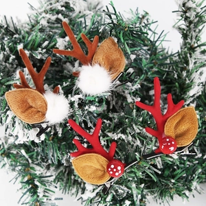 Barrettes de Noël avec bois de renne, pompons en peluche et champignons sur branches