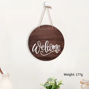 Macro detail of round wooden welcome sign with jute rope and 177g weight parameter