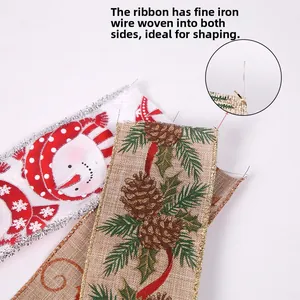 Détail du ruban de Noël avec motif bonhomme de neige et bord en fil de fer pour le modelage