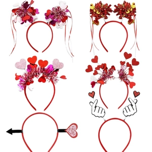 Lot de serre-têtes de Saint-Valentin avec cœurs pailletés et rubans sur fond blanc