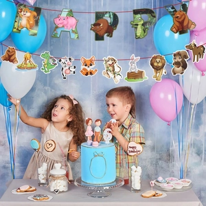 Detailaufnahme der Waldtiere Geburtstag-Banner mit niedlichen Motiven und bunten Ballons