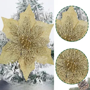 Détail d'une fleur artificielle dorée ajourée avec paillettes pour sapin de Noël