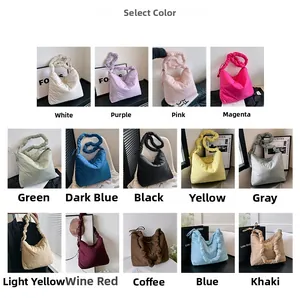 Collage de sacs à cordon matelassés disponibles en 14 couleurs éclatantes