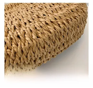 Vista macro dettagliata del materiale in paglia intrecciata di qualità con fibre naturali