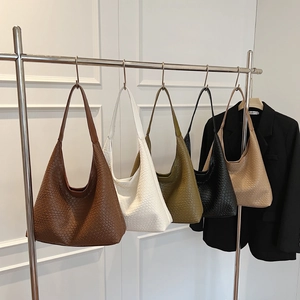 Woven Tote Bag Large Capacity PU Leather Hobo Shoulder Bag Minimalist Intrecciato Design Handbag For Commuting Daily Wear