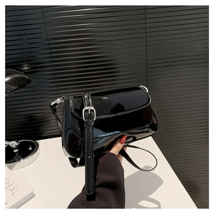 Sac à Bandoulière Métallisé en PU pour Femme Brillant Sac Baguette sous l'Aisselle pour Fête Quotidienne Sac à Main Uni avec Boucle
