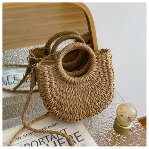 Borsa a mano minimalista a semicerchio in paglia intrecciata con tracolla fissa
