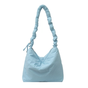 Sac bandoulière nuage en nylon bleu clair avec bandoulière froncée et nœud sur le côté