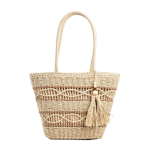 Sac à bandoulière en paille à motifs bohèmes avec détails de pompons et textures