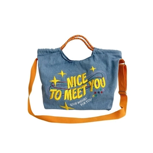 Borsa tote in denim blu con manici arancioni e ricamo NICE TO MEET YOU alla moda