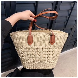 Grand Sac Cabas Tissé en Paille pour Femmes avec Épissage en Cuir PU Sac à Épaule Tissé à la Main pour Plage Vacances Décontracté