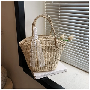 Minimalist straw woven shoulder bag with white lace ribbon and decorative tulips
