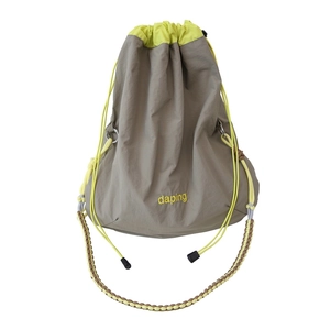 Sac seau minimaliste en nylon gris kaki et jaune fluo avec bandoulière tissée