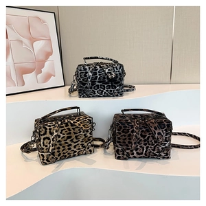 Trendy Leopard Print PU Leather Shoulder Bag For Women Vintage Box Crossbody Bag With Rivet Decor Adjustable Strap