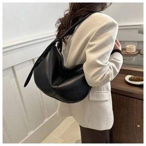 Fashionable black PU leather hobo shoulder bag with stylish knotted strap detail