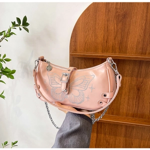 Borsa a Spalla Sottobraccio in Pelle PU Con Ricamo Farfalla Y2K Donna Forma di Luna Stile Sweet Cool Con Catena in Metallo