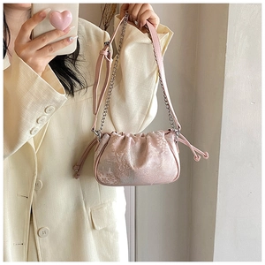 Detail of pink silk jacquard crossbody bag with cloud pleats and chain strap