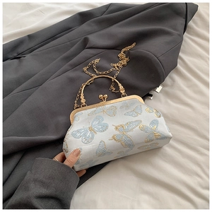 Sac bandoulière rétro en soie brodée de papillons avec chaîne et fermoir métallique doré
