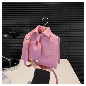 Sac bandoulière créatif rose en cuir PU en forme de chemise avec poignée en cintre doré