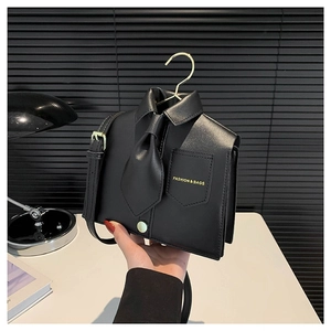 Sac bandoulière minimaliste en cuir PU noir au design créatif de chemise avec détails dorés