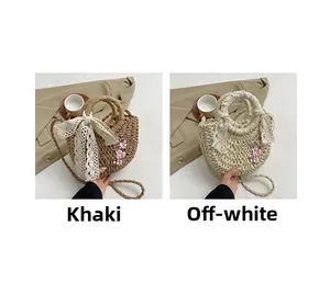 Détails des sacs tissés kaki et blanc cassé avec nœud en dentelle et broderie cerisier
