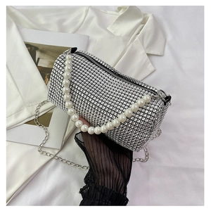 Sac de soirée cylindrique argenté avec strass, poignée en perles et bandoulière