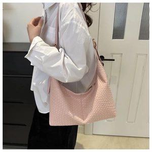 Detailed view of pink woven PU leather texture on hobo shoulder bag with silver zipper