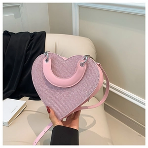 Sac bandoulière rose en forme de cœur avec strass scintillants et poignée lisse