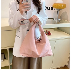 Sac hobo en cuir PU rose avec forme demi-lune souple pour un style professionnel chic