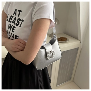 Detail of the silver PU leather shoulder bag with a sparkling rhinestone square buckle