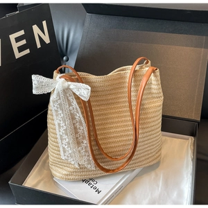 Sac à Épaule en Paille Tressée pour Femmes Khaki Sac à Main Grande Capacité Vacances Plage Sac Fourre-tout Avec Nœud en Dentelle Blanche Bandoulière en PU