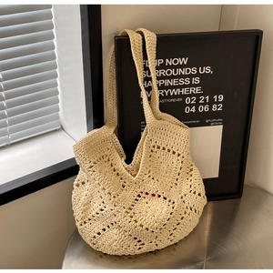 Sac fourre-tout au crochet crème de style français avec motifs rétro granny square