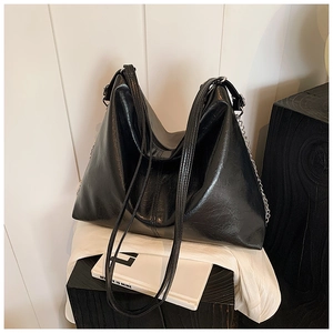 Women Large Capacity PU Leather Shoulder Bag Metallic Silver Black Minimalist Hobo Tote Bag With Metal Chain Strap Daily Commute