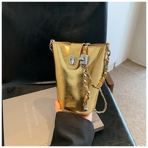 Borsa a Secchiello da Donna in Pelle PU Metallica Borsa a Tracolla Minimalista Con Cinturino a Catena e Chiusura a Girello