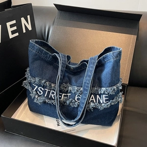 Sac Fourre-tout en Denim Vintage pour Femmes Bords Effilochés Grand Sac d'Épaule Avec Broderie de Lettres Lavé Sac à Main