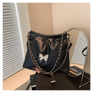 Women Fashion PU Leather Pleated Shoulder Bag With Butterfly Metal Accessory Chain Crossbody Bag Large Capacity Casual Tote