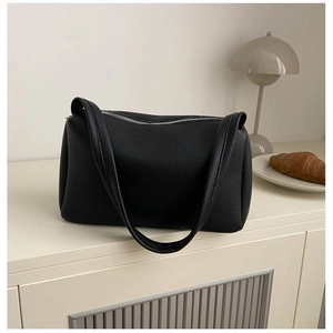 Minimalist black pebble grain PU leather shoulder bag with sleek metal zipper closure
