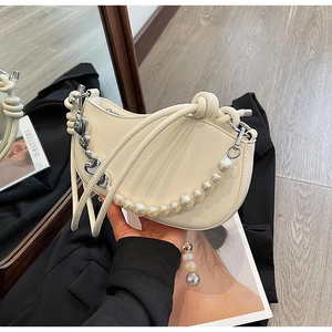 Sac à Bandoulière Demi-Lune pour Femme en Cuir PU Sangle Nouée Chaîne de Künstliche Perles Pendentif Coeur Sac Hobo Y2K
