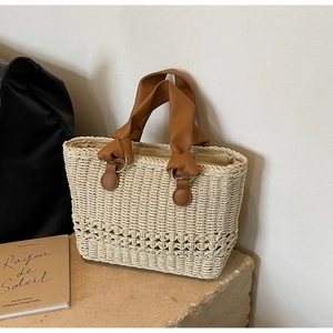Women Fashion Straw Woven Handbag Minimalist French Style Vacation Beach Shoulder Tote Bag With PU Leather Handle Hollow Design