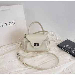 Trendy Women PU Leather Mini Crossbody Bag Minimalist Handbag With Artificial Pearl Bow Heart Pendant Versatile Shoulder Bag For Ladies