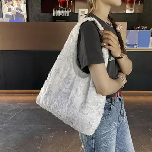 Sac fourre-tout blanc avec texture plumes gaufrée et imprimés papillons élégants