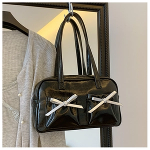 Sac fourre-tout minimaliste en PU brillant noir avec nœuds et texture plissée