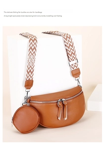 Sac croissant en cuir marron avec bandoulière géométrique et mini porte-monnaie rond