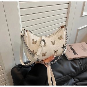 Sac bandoulière blanc en PU en forme de demi-lune avec charms papillons et chaîne