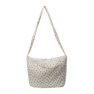 Bolso hobo bandolera elegante con motivos florales azules en lona color crema
