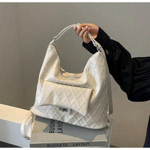Women's Quilted Diamond Lattice Shoulder Bag Large Capacity PU Leather Tote Handbag With Metal Lock Trendy Commuting Bag