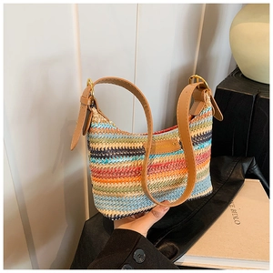 Sac à Épaule Tissé à Rayures Multicolores pour Femmes Sac Bandoulière en Paille Bohème Avec Bandoulière Réglable en Cuir PU