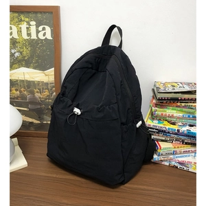 Zaino minimalista in nylon nero con lacci bianchi per il pendolarismo quotidiano