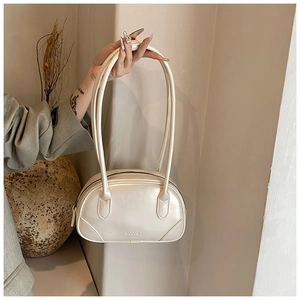Close-up of pearl white glossy PU leather bag with MUOUO logo and zipper detail